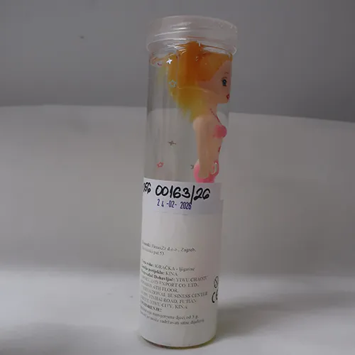 baba de juguete SLIME with a doll
