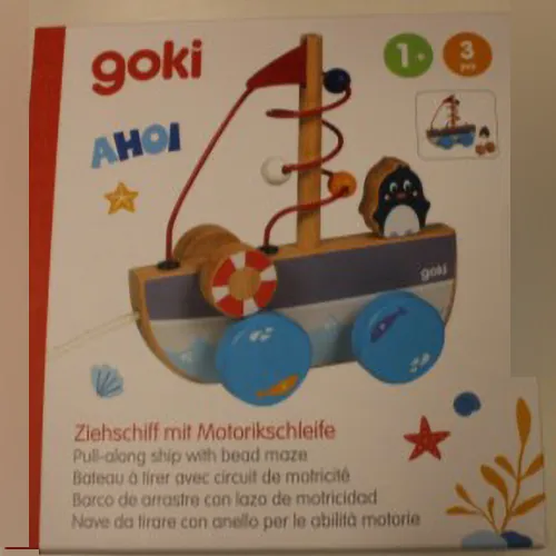 juguete de madera Goki Pull-along ship with bead maze